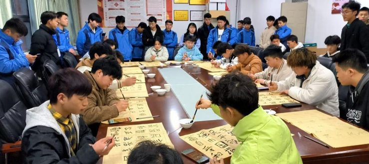 機(jī)電汽車工程系舉辦“翰墨歌盛世，青春頌黨恩”校園書法大賽初賽