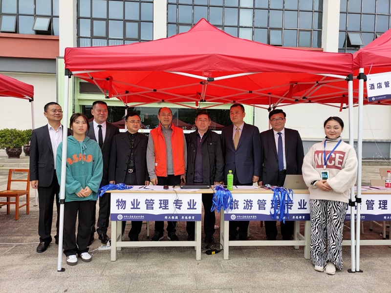 市政協(xié)副主席秦天志、重慶海怡天集團董事局主席張海源一行蒞臨我院考察指導
