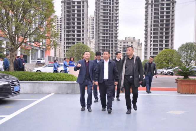 市委常委、市政府常務(wù)副市長周仕飛赴畢節(jié)工業(yè)職業(yè)技術(shù)學(xué)院調(diào)研