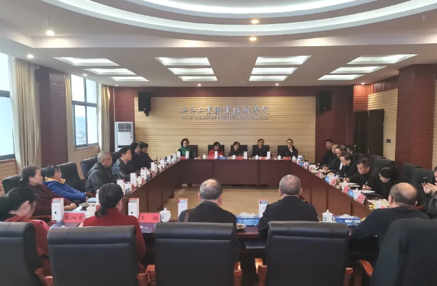 情系桑榆重晚晴 尊師敬老暖人心  學院召開離退休領導、教師座談會