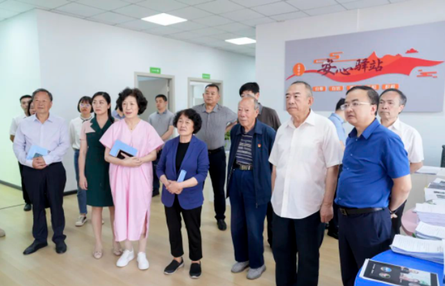 省、市關(guān)心下一代工作委員會赴畢節(jié)工業(yè)職業(yè)技術(shù)學(xué)院調(diào)研