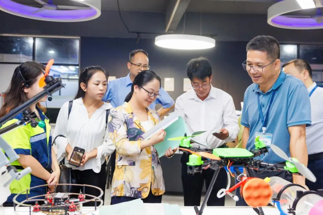 黃文碧一行赴東西部協(xié)作學(xué)?？疾煺{(diào)研