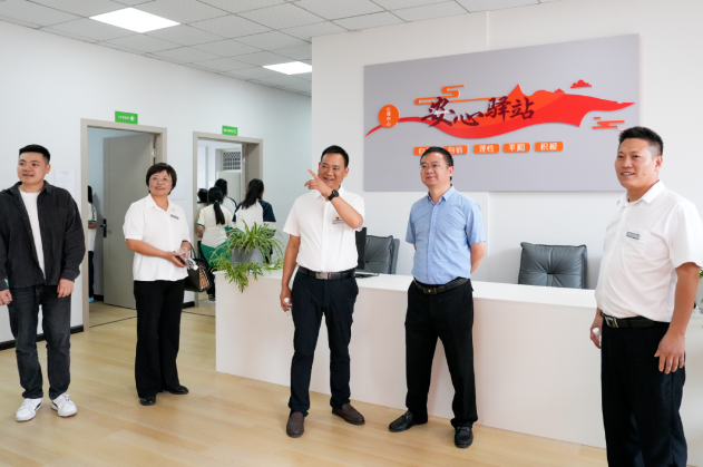 黔西市中等職業(yè)學(xué)校赴畢節(jié)工業(yè)職業(yè)技術(shù)學(xué)院游學(xué)考察暨“3+3”中高職協(xié)同發(fā)展座談會(huì)