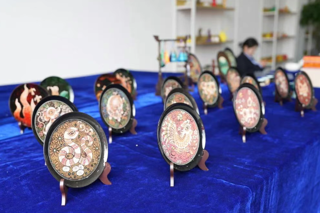 競(jìng)賽進(jìn)行時(shí)｜我院開展黔西北民族民間工藝技藝體驗(yàn)活動(dòng)，技能大賽與文化傳承同行